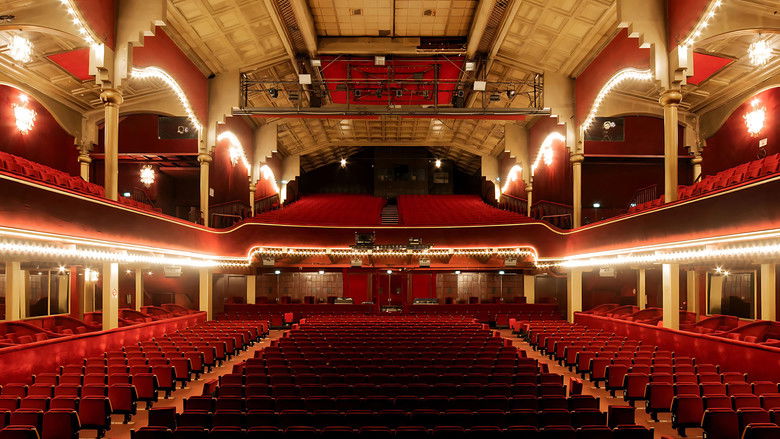 кадр из фильма Christophe Alévêque - Debout ! au Casino de Paris