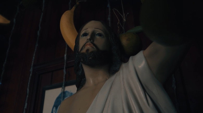 кадр из фильма El Diablo Vive aquí