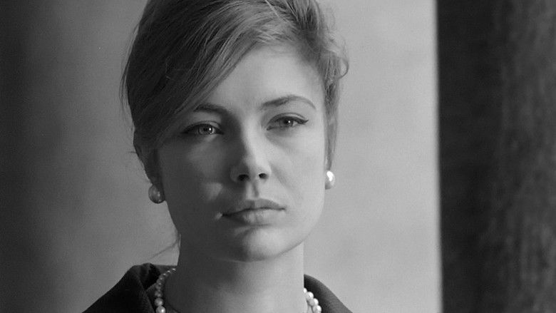 кадр из фильма Перед революцией