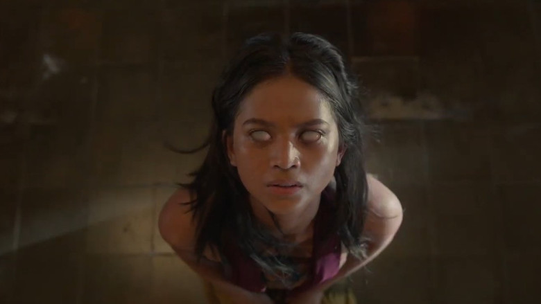 кадр из фильма KKN. Дух деревни танцев