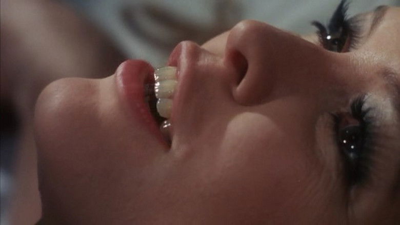 кадр из фильма Тропик Рака