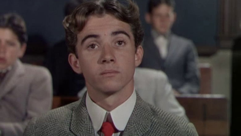 кадр из фильма The Happy Years