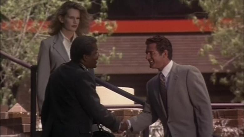 кадр из фильма Тайные пришельцы