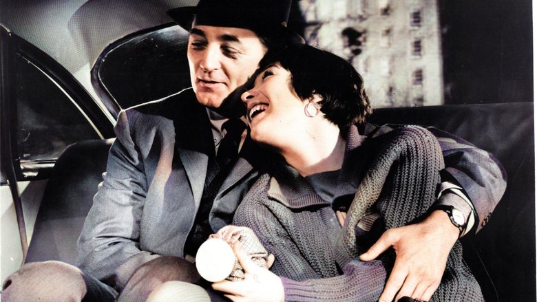 кадр из фильма Двое на качелях