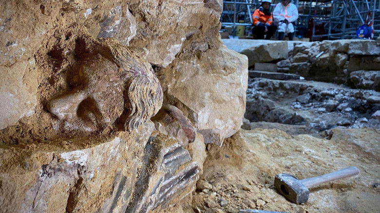 кадр из фильма Enquête sur les trésors enfouis de Notre-Dame de Paris