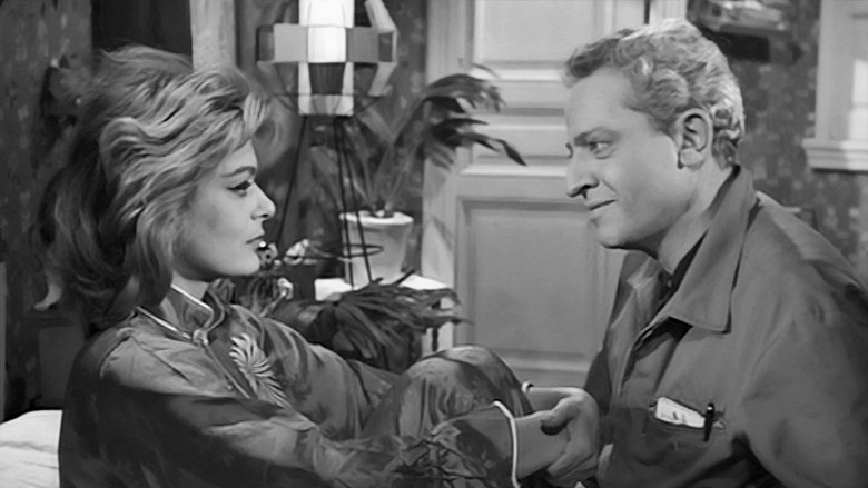 кадр из фильма Никогда в воскресенье