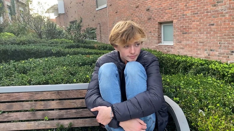 кадр из фильма Lien Sociaux