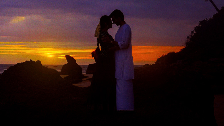 кадр из фильма നീലവെളിച്ചം