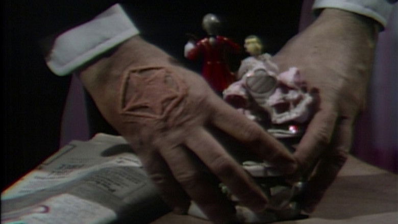 кадр из фильма The House and the Brain