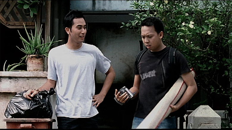 кадр из фильма Mengejar Matahari