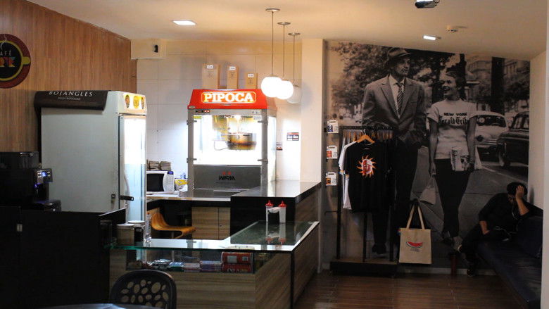 кадр из фильма Cine Arte Pajuçara: O Último Cinema de Rua de Maceió