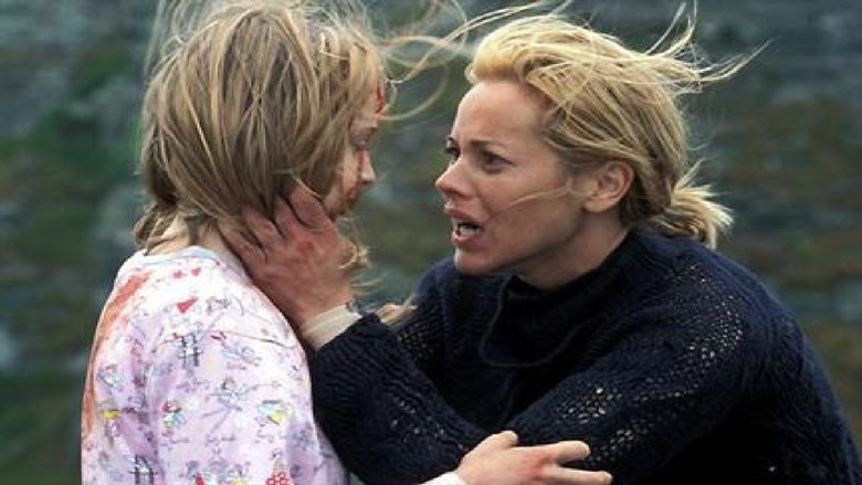 кадр из фильма Темные силы