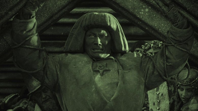 кадр из фильма Голем, как он пришел в мир