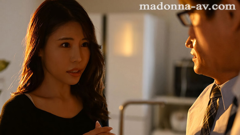 кадр из фильма JUR-142 ヌードモデルNTR 上司と羞恥に溺れた妻の衝撃的浮気映像 瑶真由香