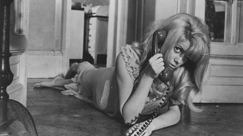 кадр из фильма Отвращение