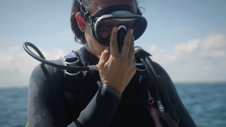 кадр из фильма Sirenas Contra el Plástico