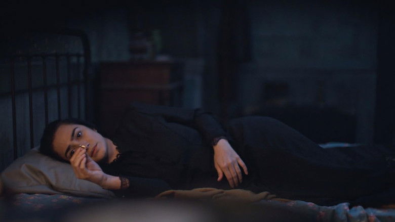 кадр из фильма Отель «Жасмин»