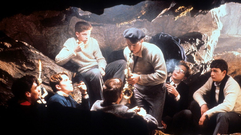 кадр из фильма Общество мёртвых поэтов