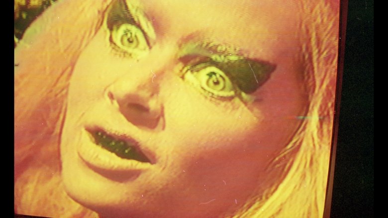 кадр из фильма Война – это менструальная зависть