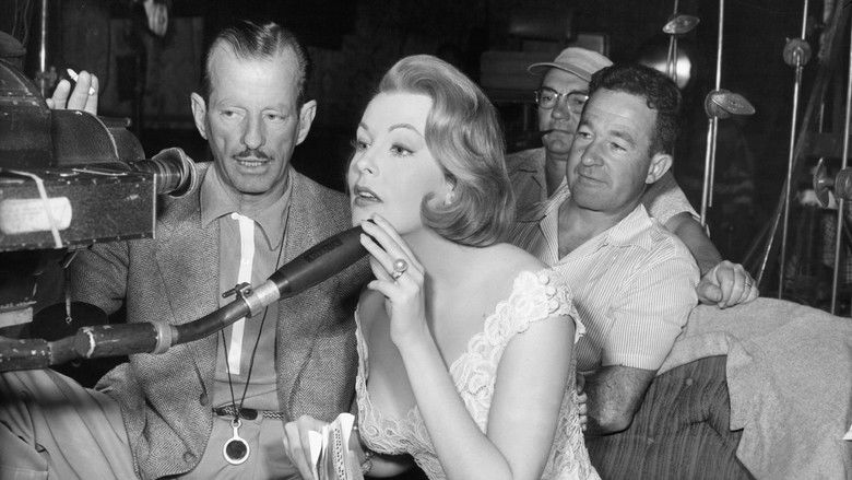 кадр из фильма Мир женщины