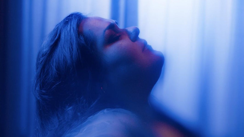 кадр из фильма Il rimbalzo del gatto morto