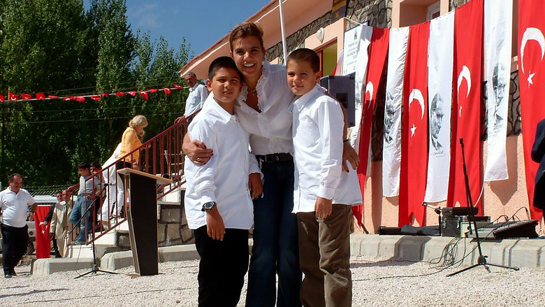 кадр из фильма Dokunduğum Yürekler