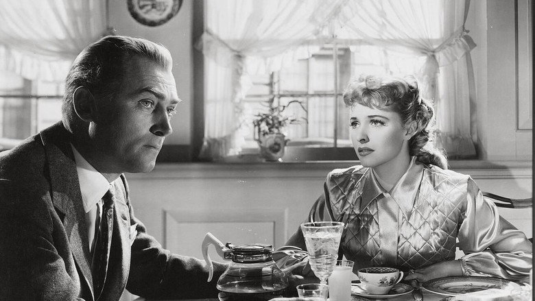 кадр из фильма Медальон