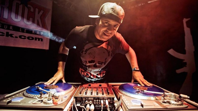 кадр из фильма Переполох на районе