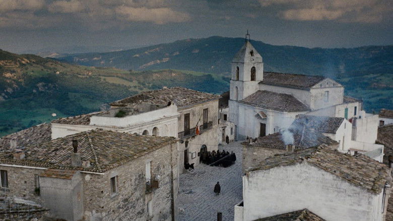 кадр из фильма Христос остановился в Эболи