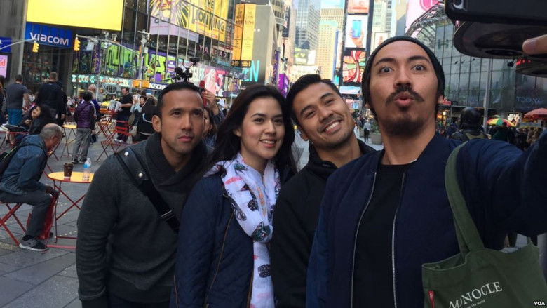 кадр из фильма Terjebak Nostalgia