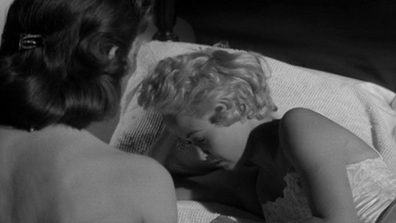 кадр из фильма The Female Animal