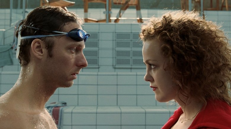 кадр из фильма Во власти женщины