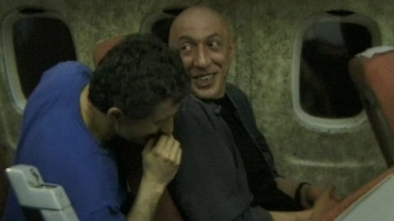 кадр из фильма גנרל שוורצפוט צד נמרים ורודים במדבר סהרה