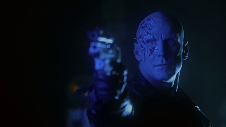 кадр из фильма Киборг–охотник