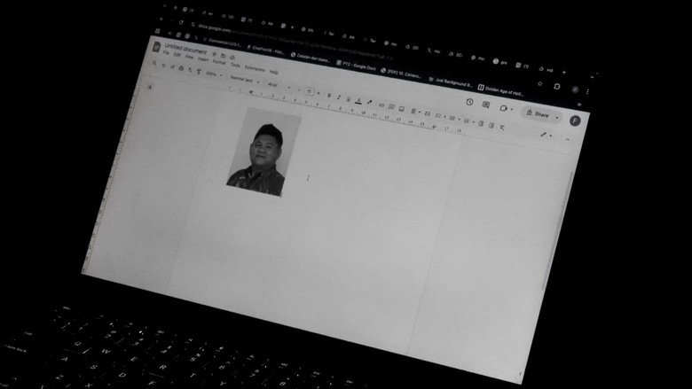 кадр из фильма Ayah Bukan Pahlawan