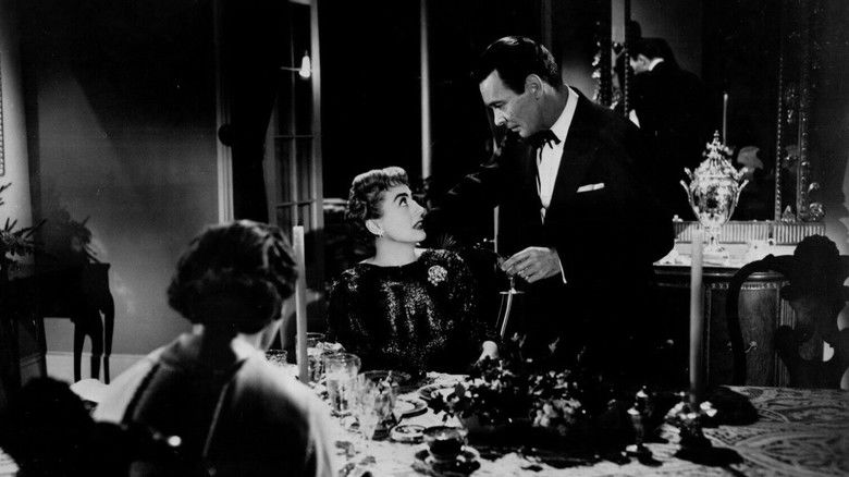 кадр из фильма Королева пчел