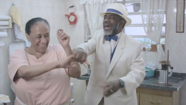 кадр из фильма Aquém das Nuvens