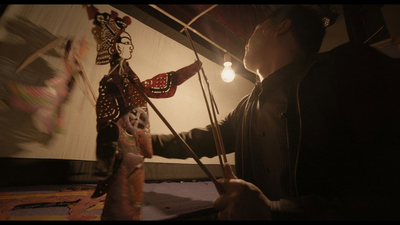 кадр из фильма Πίσω απ' τις Σκιές