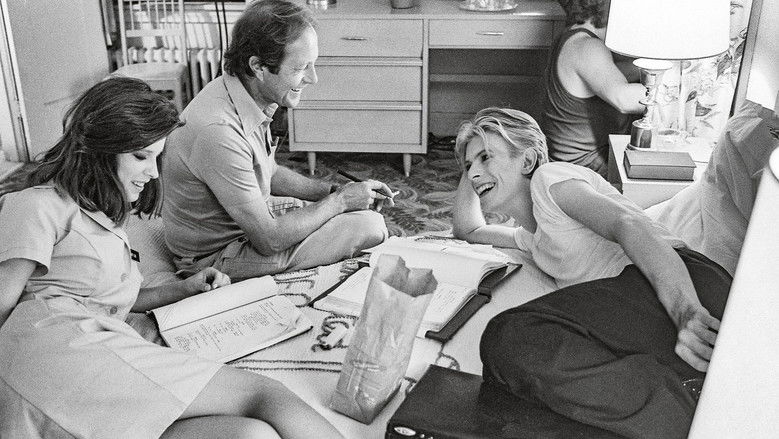 кадр из фильма Человек, который упал на Землю