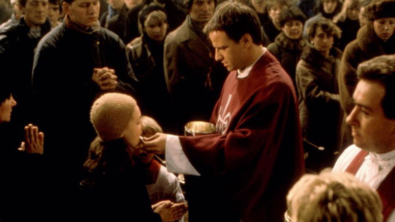 кадр из фильма Убить священника