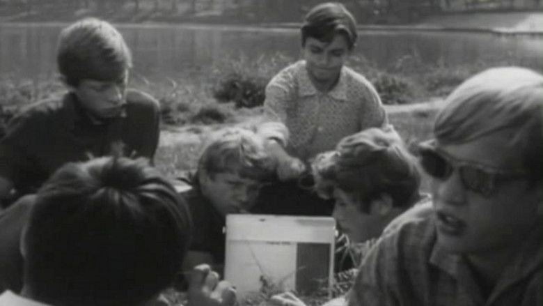 кадр из фильма Мальчишки народ хороший