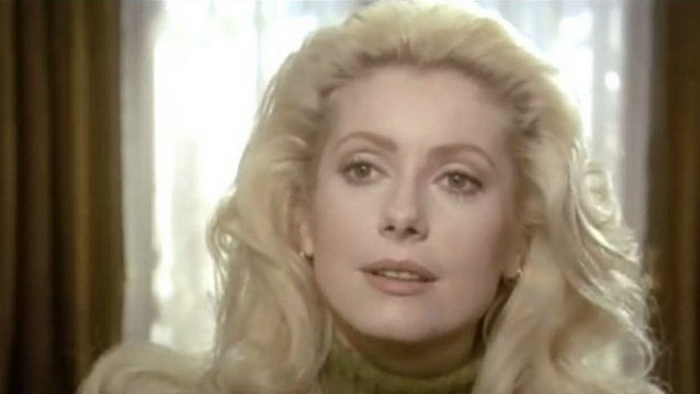 Женщина в красных сапогах