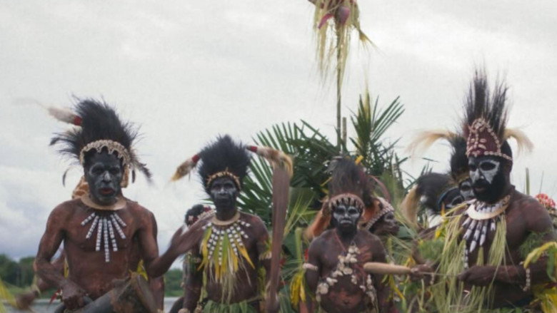 кадр из фильма Sukundimi Walks Before Me