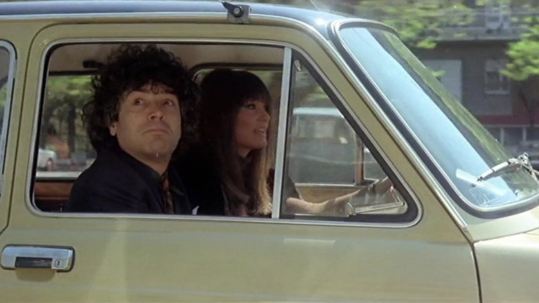 кадр из фильма Любовь, постель и предательство