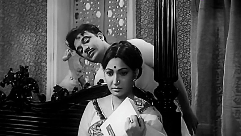 кадр из фильма স্ত্রী