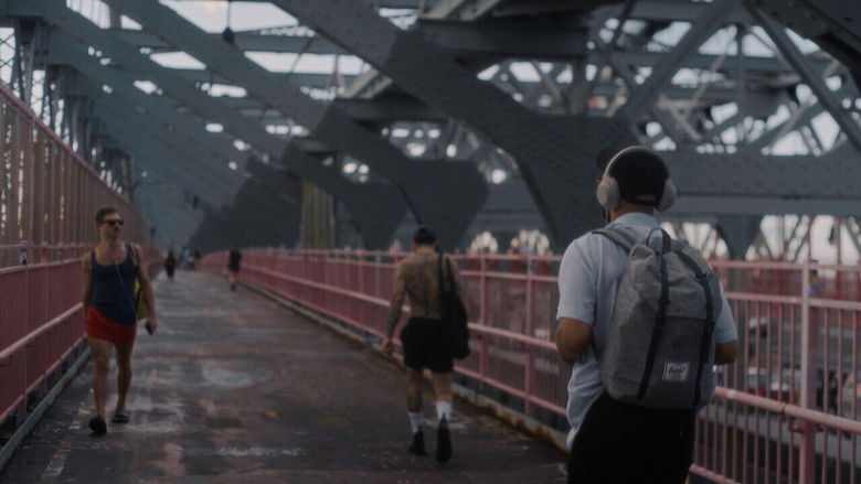 кадр из фильма La face cachée de la Terre