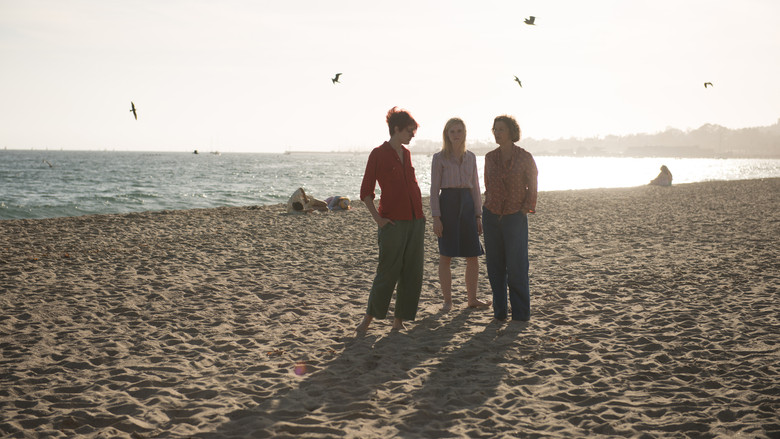 кадр из фильма Женщины ХХ века