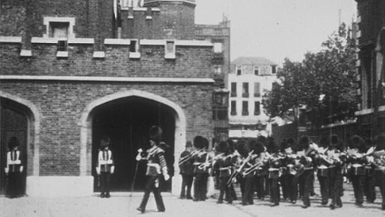 кадр из фильма Garde montante au palais de Buckingham