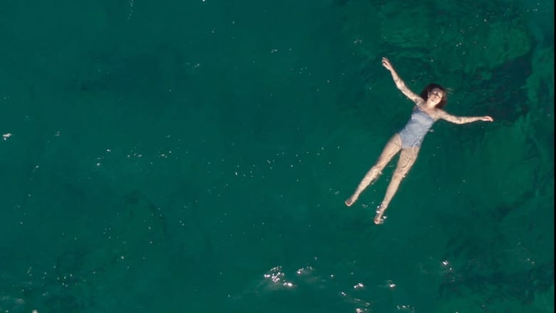 кадр из фильма Женщина на море