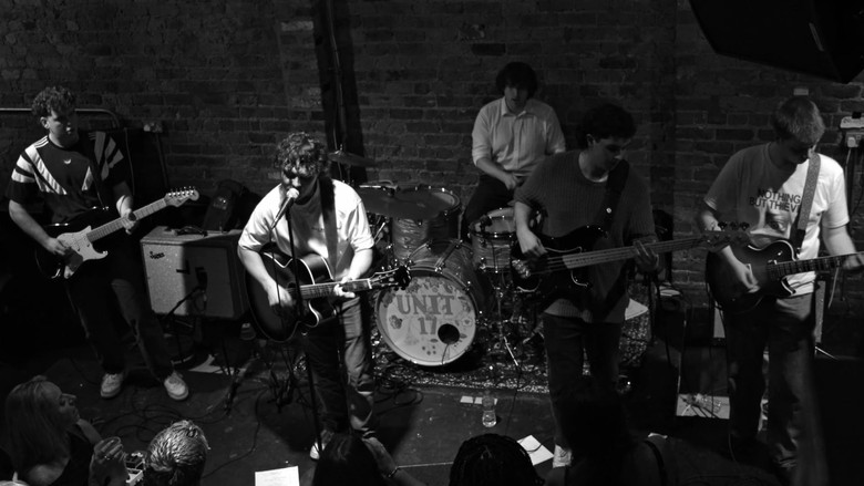 кадр из фильма UNIT 17 Off the Square Manchester